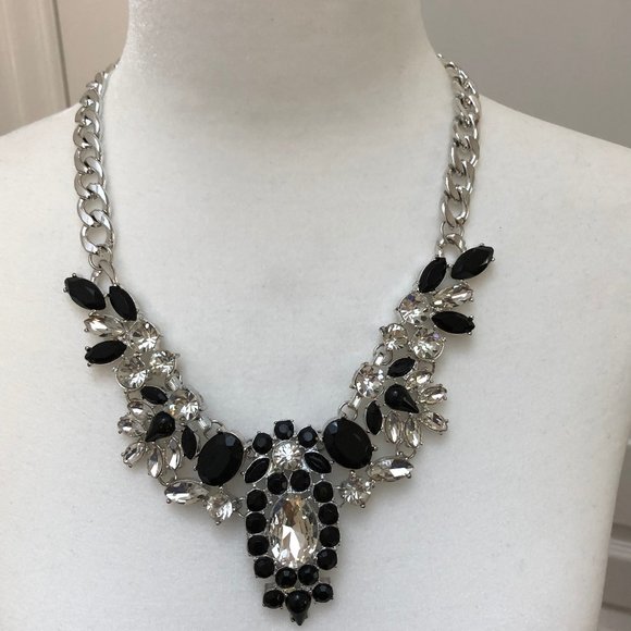 NOBIA Statement Necklace - Picture 1 of 4